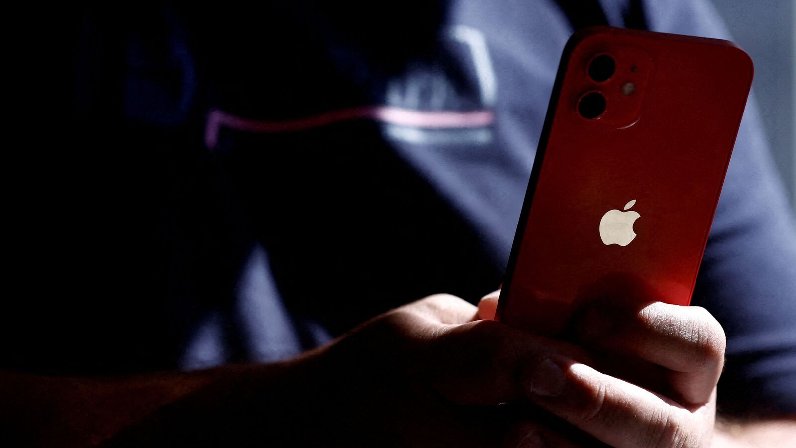 iPhone users beware! Reports uncover data spying through in-app ads and push notifications